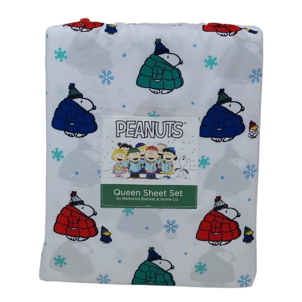Peanuts Snoopy 4PC Puffy Coat Winter Snowflake White Queen Sheet Set